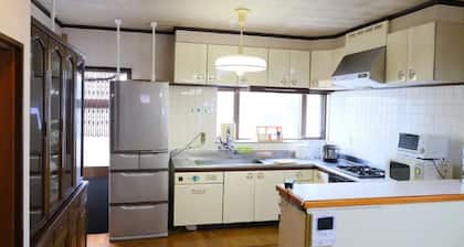 A spacious house that can be rented out in its ent / Uki Kumamoto