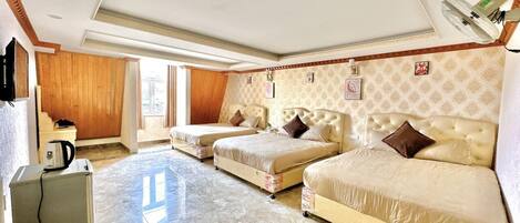 Family Room | Soundproofing, free WiFi