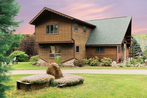 Large Family Cabin Near Lake Charlevoix w/ Hot Tub, Pool & Game Room. Sleeps 13