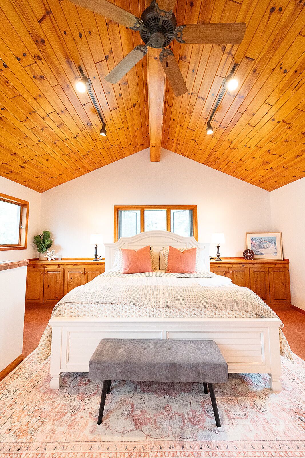 4 habitaciones, tabla de planchar con plancha y cuna de viaje 