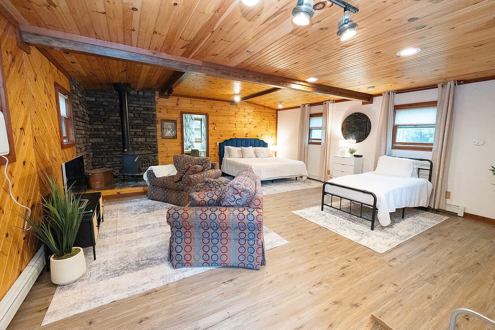 4 chambres, fer et planche à repasser, lit parapluie, Wi-Fi gratuit