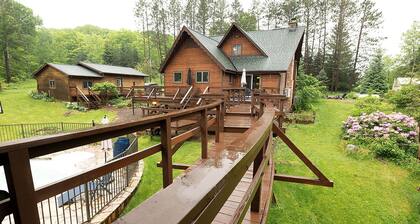 Cabin • Sleeping Bunkhouse • Hot Tub • Firepit • No Bunkbeds