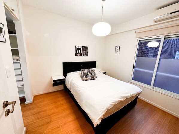 1 chambre, fer et planche à repasser, Wi-Fi gratuit, draps fournis