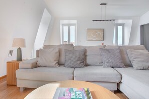 Télévision, chaîne hi-fi