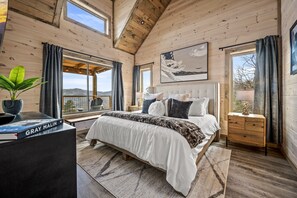 4 chambres, bureau, fer et planche à repasser, lit parapluie