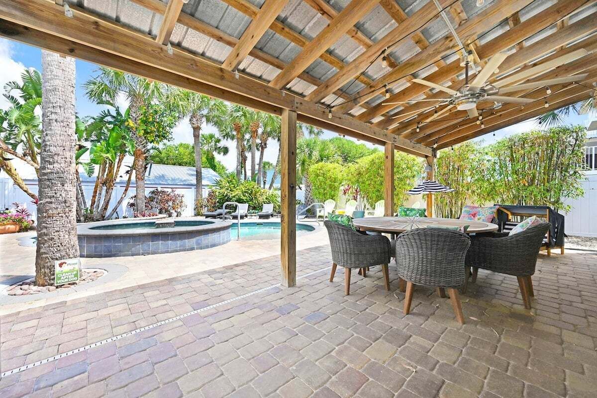 Charming Beachside Studio w/ Pool, Hot Tub, Walk to Flagler Ave & Beach
