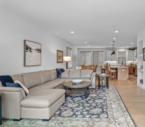 Smart-TV, Kamin, Bücher