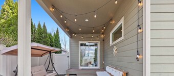 Spacious Modern Home—Fire Pit, Basketball Hoop, Pop-A-Shot & Kids' Toys for Family Fun!