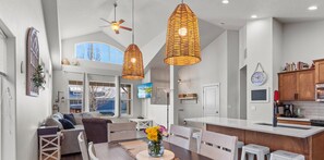 Dining - Spacious Modern Home—Fire Pit, Basketball Hoop, Pop-A-Shot & Kids' Toys for Family Fun! (Coeur D Alene)