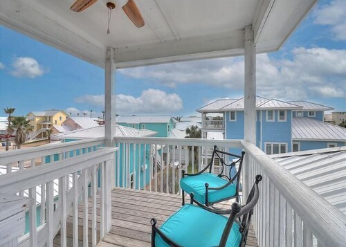 Shared Pool, Boardwalk, Golf Cart Included, Pet Friendly