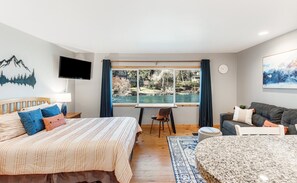 デスク、アイロン / アイロン台、WiFi (無料)、ベッドシーツ