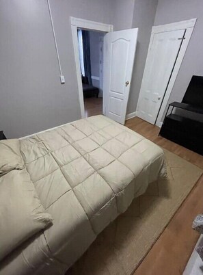 2 bedrooms, iron/ironing board, free WiFi, bed sheets