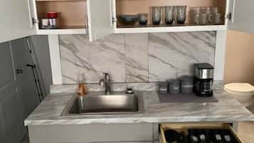 Frigorífic, microones, forn i placa de cuina