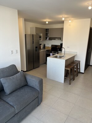 智能電視、乒乓球設施