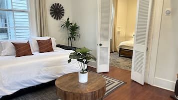 5 habitaciones, tabla de planchar con plancha, wifi y ropa de cama