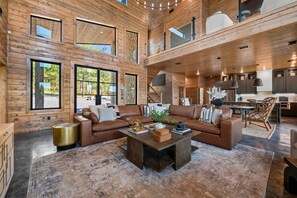 Smart TV, fireplace, ping pong - Pickleball | Private Heated Pool | Games | Hot Tub (Broken Bow)