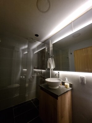 Design studio suite | Badkamer | Handdoeken, zeep, toiletpapier