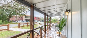Cozy Duplex Retreat - Beaches, Hospital, Dining