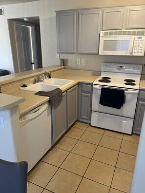 Fridge, microwave - Cozy 2BR House - Las Vegas, NV - 10 Minutes away from the Las Vegas Strip! (Las Vegas)