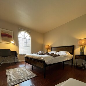 2 chambres, fer et planche à repasser, Wi-Fi, draps fournis