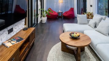Vila | Area keluarga | Smart TV 24-inci dengan saluran TV kabel
