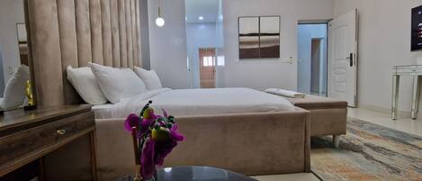 3 chambres, fer et planche à repasser, Wi-Fi, draps fournis