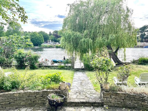 Lux 8Br Thamesfront Villa w/ Yacht & Sauna