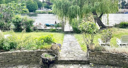 Lux 8Br Thamesfront Villa w/ Yacht & Sauna