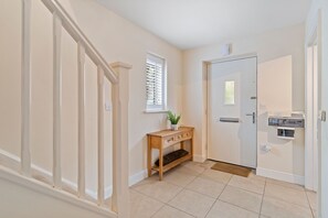 Interior - 3 Bed - Sleeps 7 - Hot-Tub - Free Parking (Hornchurch)