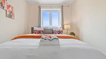 3 bedrooms, iron/ironing board, WiFi, bed sheets