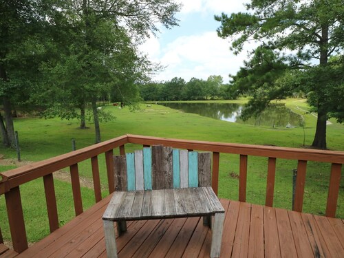 A cozy, scenic country cottage in Metter, and near GSU and Savannah.