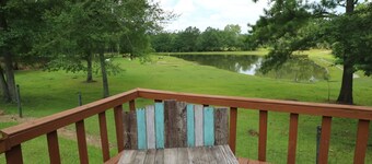 A cozy, scenic country cottage in Metter, and near GSU and Savannah.