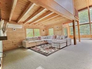 Smart TV - Luxurious country retreat for a family, couple or professional group!  (Corning)