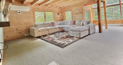 Luxurious country retreat for a family, couple or professional group!