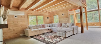 Luxurious country retreat for a family, couple or professional group!