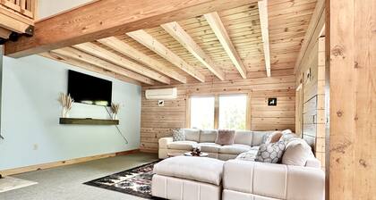 Luxurious country retreat for a family, couple or professional group!