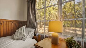 Traditional Cottage | 2 bedrooms, iron/ironing board