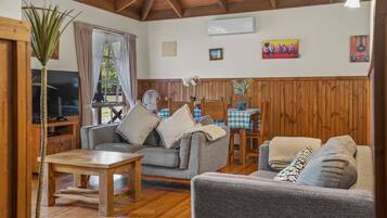 Traditional Cottage | Living room | 50-inch LED TV with cable channels, fireplace, DVD player