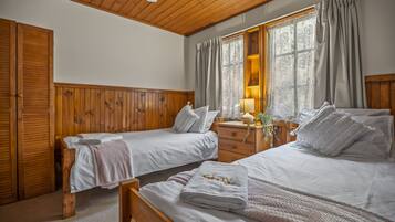 Traditional Cottage | 2 bedrooms, iron/ironing board