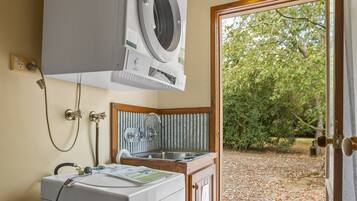 Cottage truyền thống | Giặt ủi