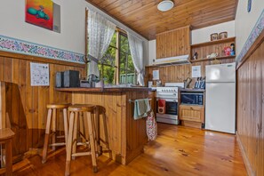 Traditional-Ferienhaus | Eigene Küche | Kühlschrank, Mikrowelle, Ofen, Wasserkocher mit Kaffee-/Teezubehör