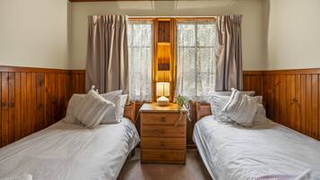 Traditional Cottage | 2 bedrooms, iron/ironing board
