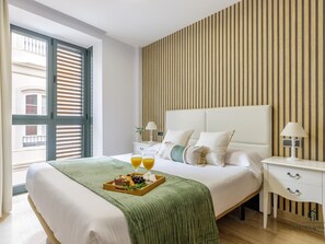 2 bedrooms, iron/ironing board, internet, bed sheets