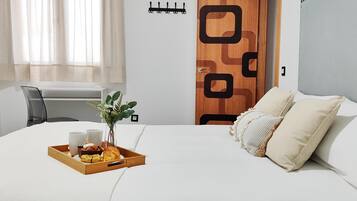 2 slaapkamers, een strijkplank/strijkijzer, internet, beddengoed