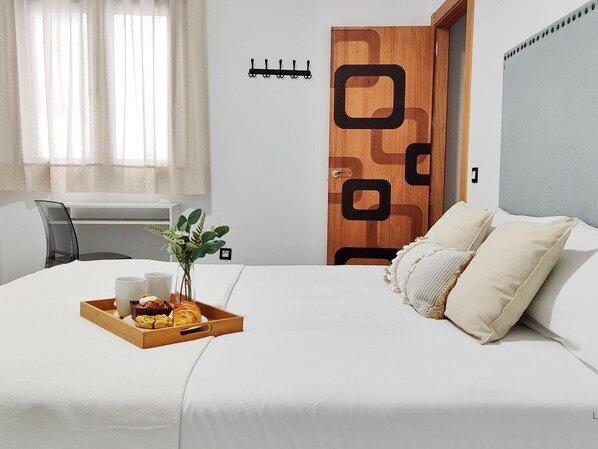 2 bedrooms, iron/ironing board, Internet, bed sheets - Living4malaga Victoria Center Apartment (Málaga)