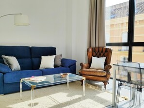 TV - Living4malaga Victoria Center Apartment (Málaga)