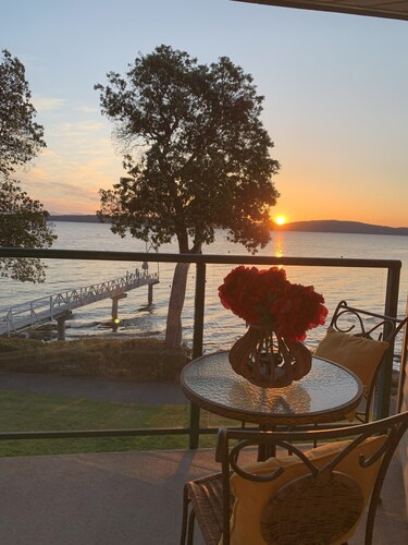 Beach Bliss cozy oceanfront king studio! Balcony/view/pool/hot tub. Great rates!