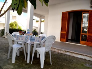 House, 2 Bedrooms, Smoking | Dining room