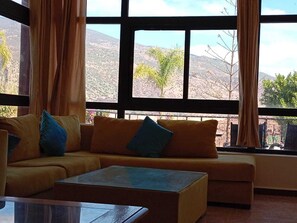 Smart-tv en een open haard