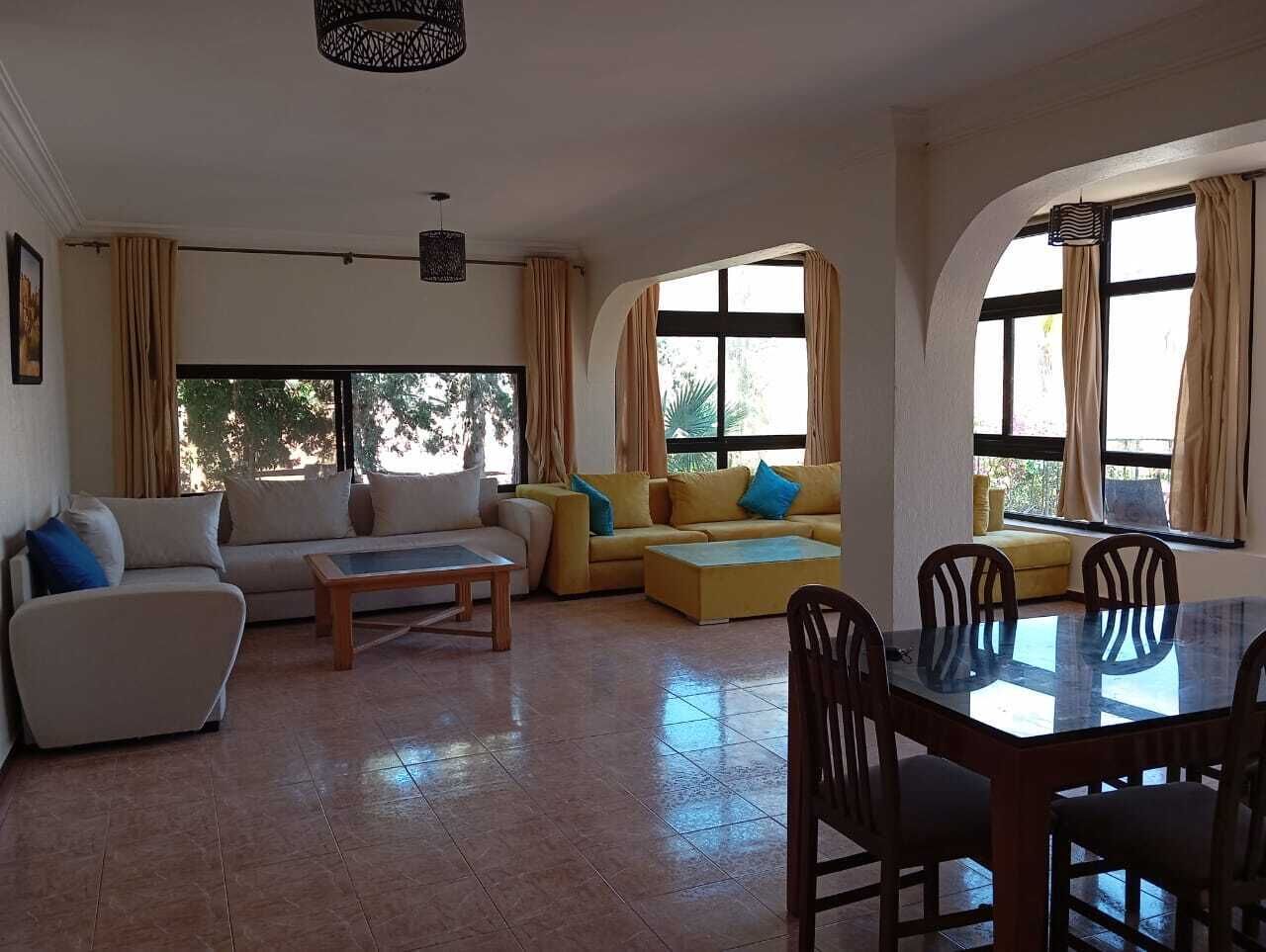 Una Smart TV, una chimenea